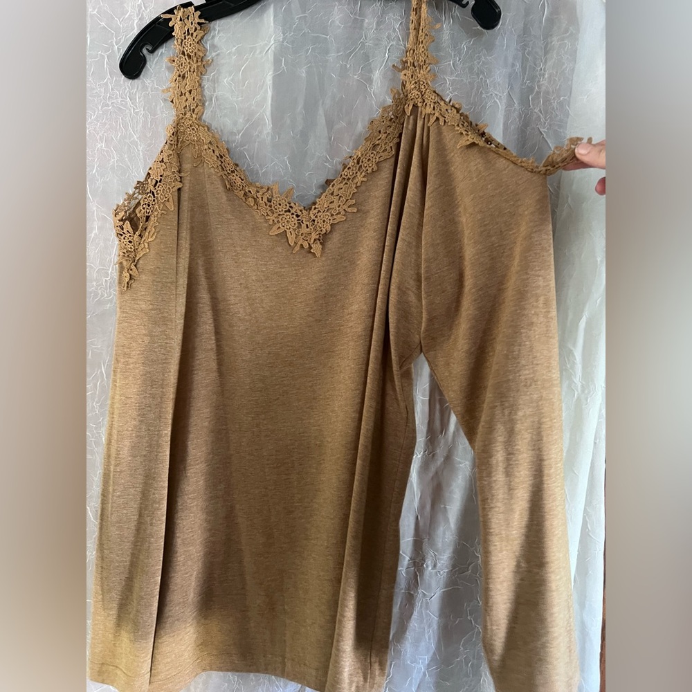 Off the shoulder women’s top - Picture 3 of 7